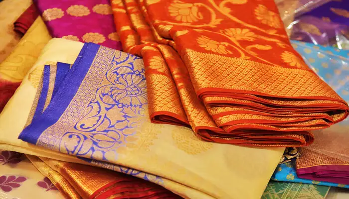 Why are handloom sarees the ideal clothing for all women?