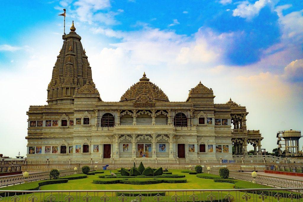 Why You Should Opt for Delhi Agra Mathura Vrindavan Tour by Car?