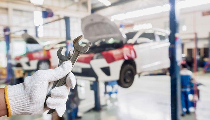 How Car Service Centres Handle Unexpected Emergency Issues?